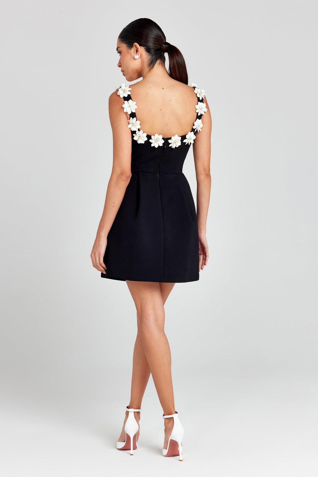LUDOVICA™|VESTITO MINI CON DETTAGLI FLOREALI E TAGLIO SVASATO