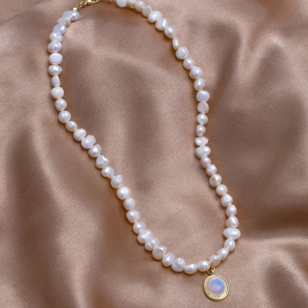 COLLANA DI PERLE CON PIETRA DI LUNA IN ORO