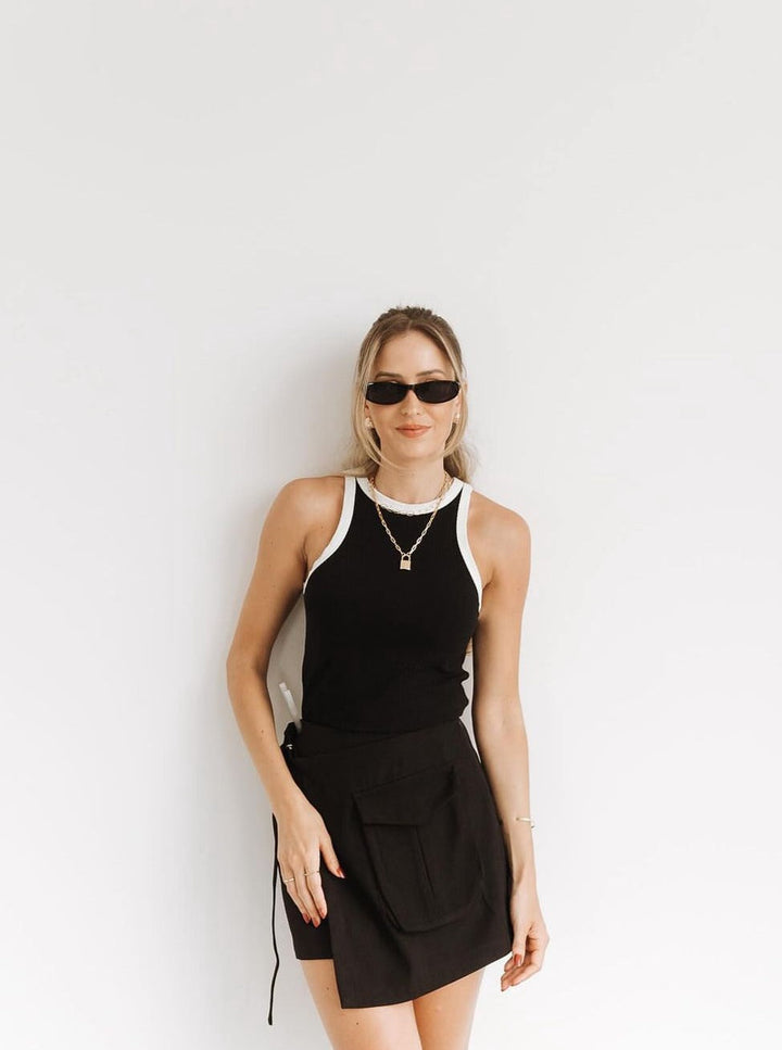 MARTINA™|TOP SENZA MANICHE MINIMAL CON PROFILI A CONTRASTO