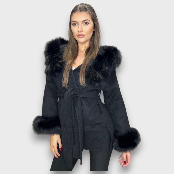 CARTELLE™|CAPPOTTO IN CASHMERE CON CAPPUCCIO E DETTAGLI IN PELLICCIA
