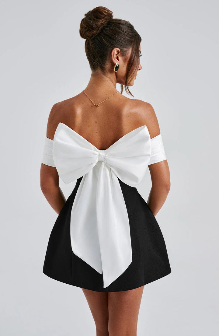 NOEMI™|VESTITO MINI OFF-SHOULDER BICOLOR CON STRUTTURA A VOLUME