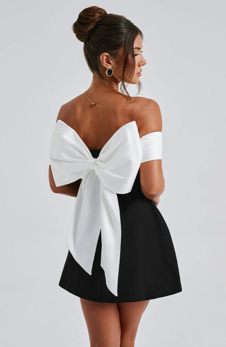 NOEMI™|VESTITO MINI OFF-SHOULDER BICOLOR CON STRUTTURA A VOLUME