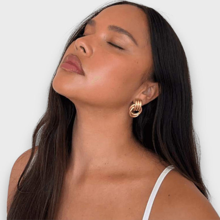 NELA™|ORECCHINI A NODO FILIGRANA IN OTTONE DORATO