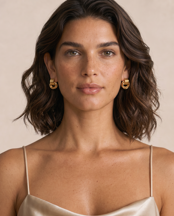 NELA™|ORECCHINI A NODO FILIGRANA IN OTTONE DORATO